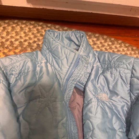 The North Face light puffer jacket size 7-8 girls - Picture 3 of 7